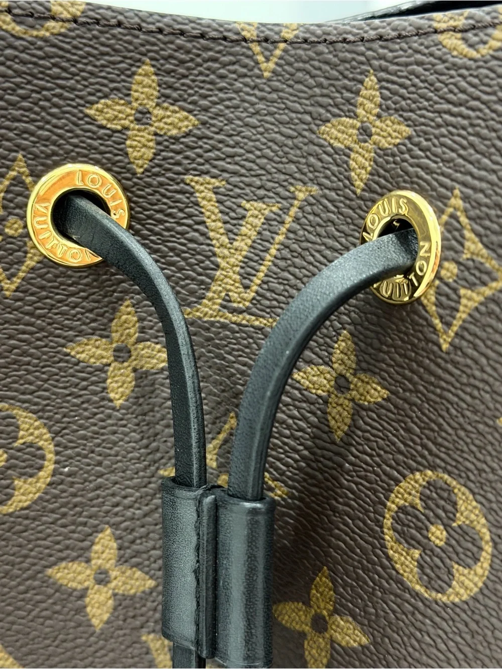 NEO NOE MM Louis Vuitton Monogram Canvas Bucket Shoulder Bag in Brown and Gold